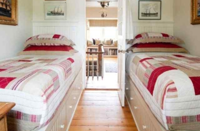 Pioneer MRT, Male roommate available 