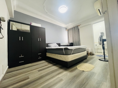 master bed room available @ JE for long term 
