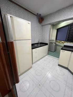 1 common room available from 10 Nov or 1 Dec