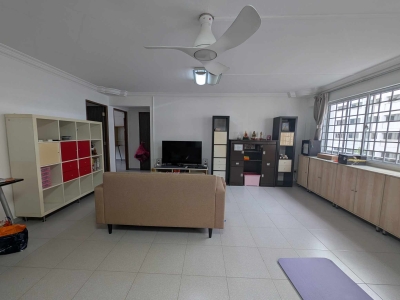 #YishunMRT နား HDB Common room အခန်း တခန်းငှားဖို့ ရှိပါတယ်