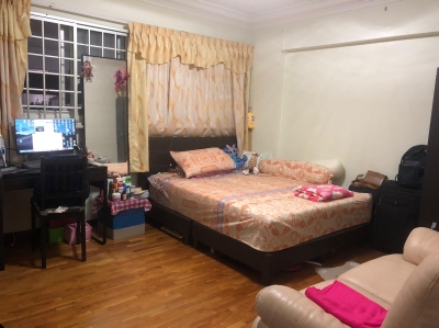 Big common room to stay one person only