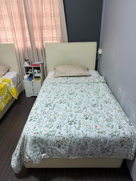 looking for 1 male room mate @ near Queenstown mrt