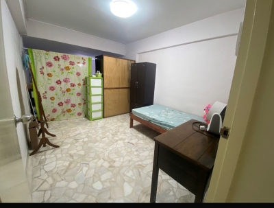 Looking for a lady to share a large common room