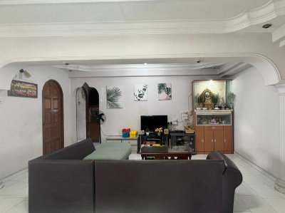 Common Room to Share with One Male Roommate 👥