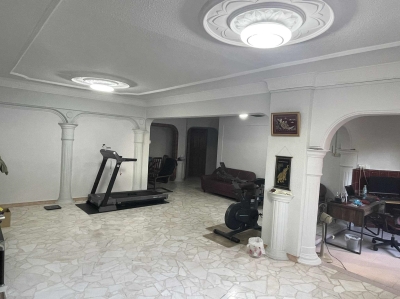 A common room for rent.