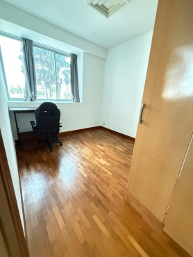 Executive Condo -  Big Common Room to rent ( Long /Short term)