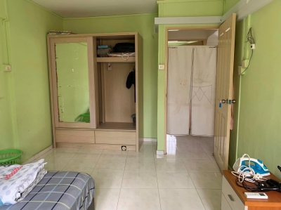 1 lady for common room at the central