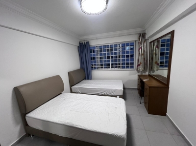 #Yishun MRT နား HDB Common room  တခန်း ငှားဖို့ ရှိပါတယ်