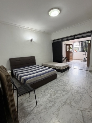 Room For Rent Short Term (* 2Story Detached House *)