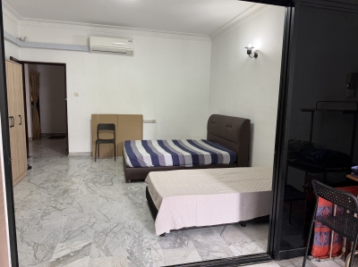 Room For Rent Short Term (* 2Story Detached House *)