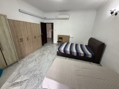 Room For Rent Short Term (* 2Story Detached House *)