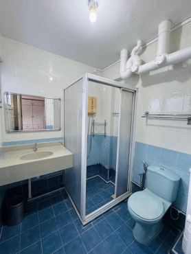 Master bedroom room and common room at Kakibukit