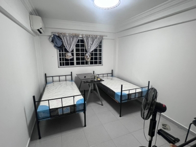 #Yishun MRT နား Blk 759 HDB Common room  တခန်း ငှားဖို့ ရှိပါတယ်