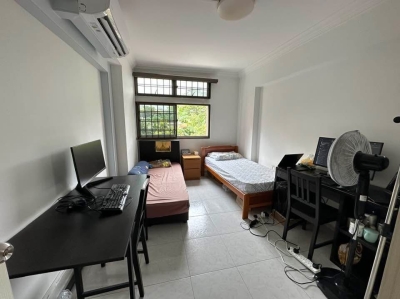 Available one male share common room at near Redhill MRT 