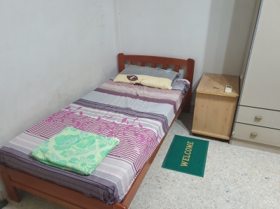 Clementi, Master Bedroom for male roommate 