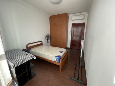 Condo big common room to stay one person only