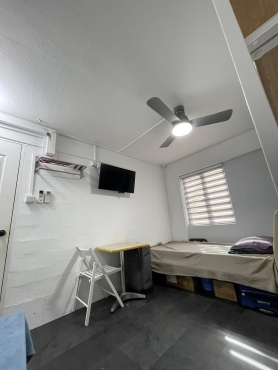 One Female Roommate for big common Air con room to Rent at Queenstown (long/short term)