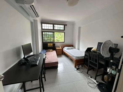 Available one male share common room at near Redhill MRT 