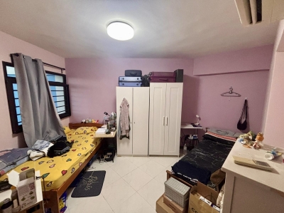 🏠 One female for shared common room 🏠