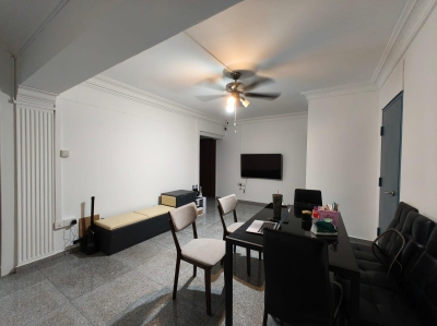 Rent common room for Lady Roommate