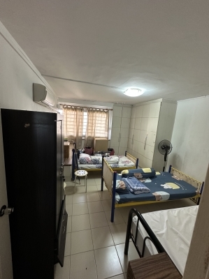မိန်းကလေးတဦးအတွက်Master room ၃ယောက်ခန်း