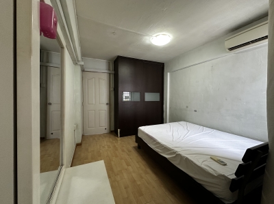 Master room with Aircon near Yishun MRT