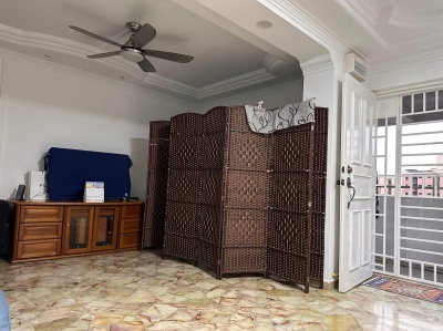 Partation Room - PIONEER ( BESIDE MRT - 2 min walking distance)Looking for Couple or Singel Stay 