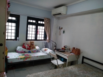 Owner Ad:အမျိုးသမီးတစ်ဦး to share HDB common room