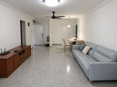 1 female share common room @ Sembawang