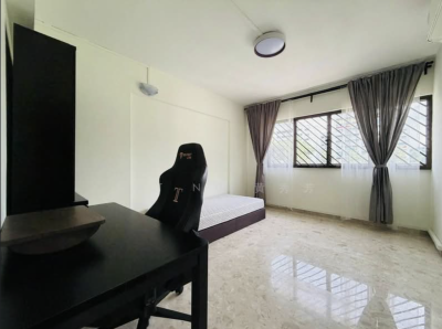 Newly Renovated Executive HDB Big Common Room Single/Couples Welcome