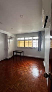 Yew Tee MRT နှင့်တစ်မှတ်တိုင်အကွာတွင် Common Room နှစ်ခန်းငှါးရန်ရှိပါသည်။