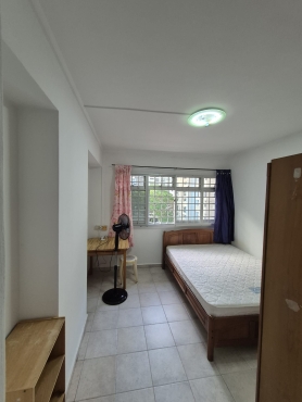 Single Room available for rent (Prefer For Gentleman).