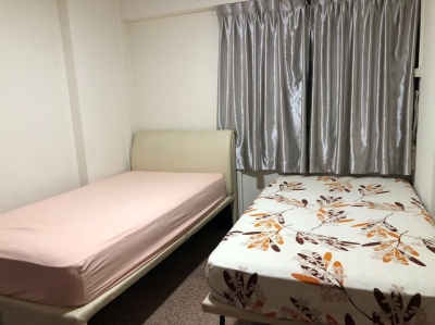 One Female & One Male to rent in common room near Lake Side Mrt